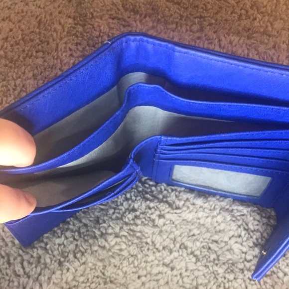 Blue Francesca’s envelope style wallet wristlet - Picture 4 of 5